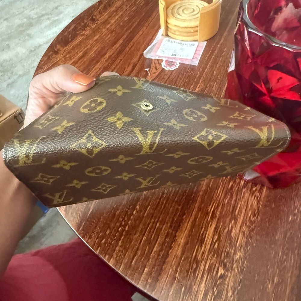 Louis Vuitton Monogram Canvas Sarah Wallet - Picture 8 of 11